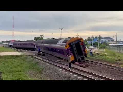Start Video Zug aus Malaysia entgleist 