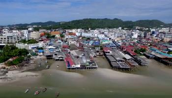 Das Stelzendorf des Fischereihafens in Hua Hin - Hua Hin / Cha Am Video