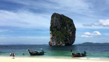 Start Video Am Strand von Koh Poda (Bodha) Baden + Strand