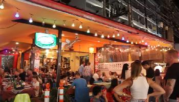 Der Ort Karon am Abend - Phuket Video