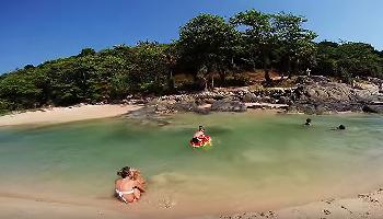 Baden im Süsswasser am Nai Harn Beach Phuket - Phuket Video