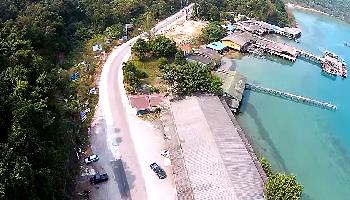 Ein Flug ber den Fhrhafen - Koh Chang Video