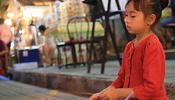 Musik und mehr am Nachtmarkt - Chiang Mai Video