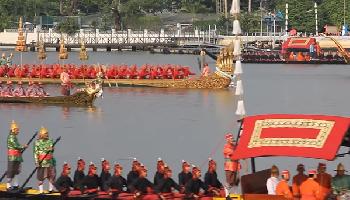 Start Video Thai Royal Barge Procession by Marc Wiens 