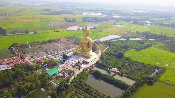 Play Der größte sitzende Buddha in Thailand 