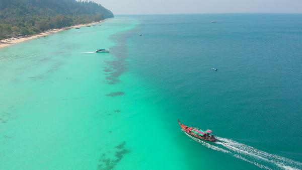 Play Koh Ngai in der Andamanensee