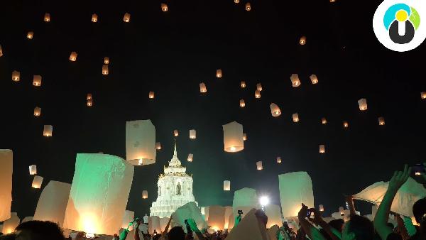 Play So krass ist das Lichterfest in Chiang Mai 